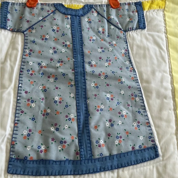 Hanging Laundry Floral Appliqué Embroidery Baby Boy Girl Quilt Vintage 80s